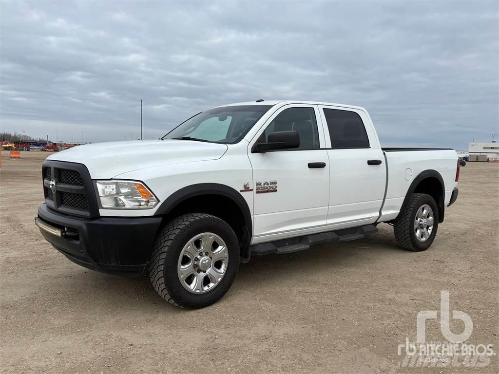 RAM 1500 Пікапи / Бічне розвантаження