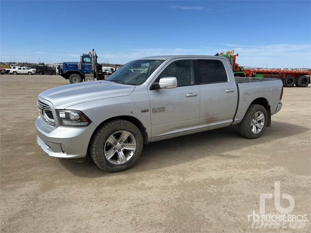 RAM 1500 Пікапи / Бічне розвантаження