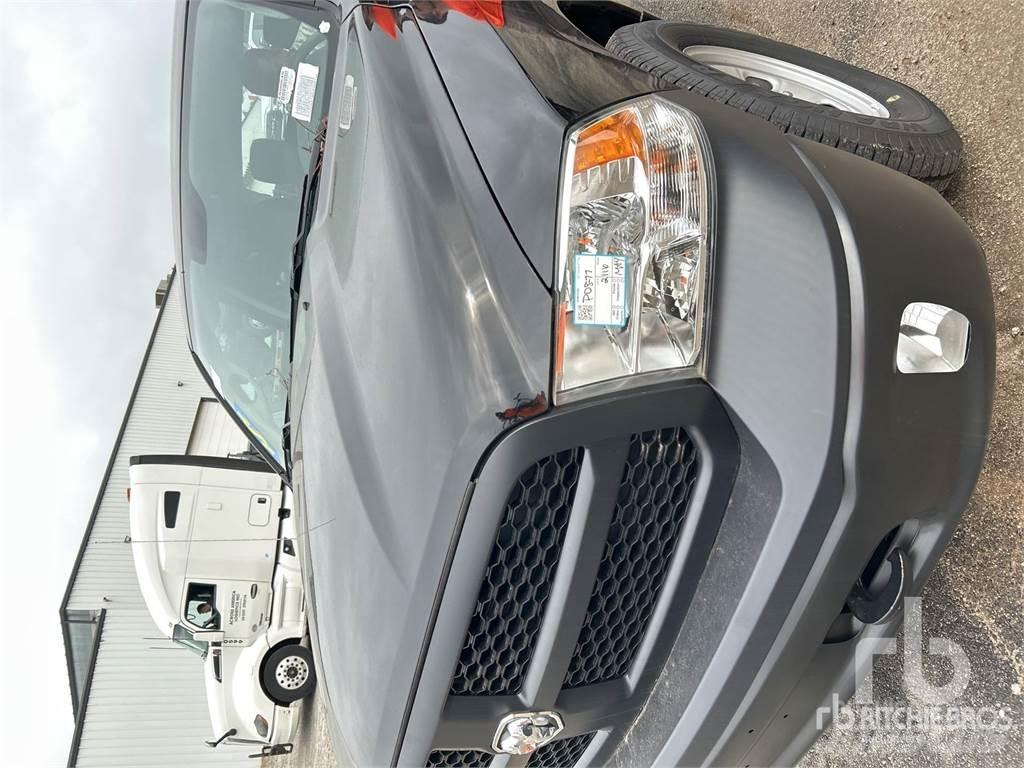 RAM 1500 Пікапи / Бічне розвантаження