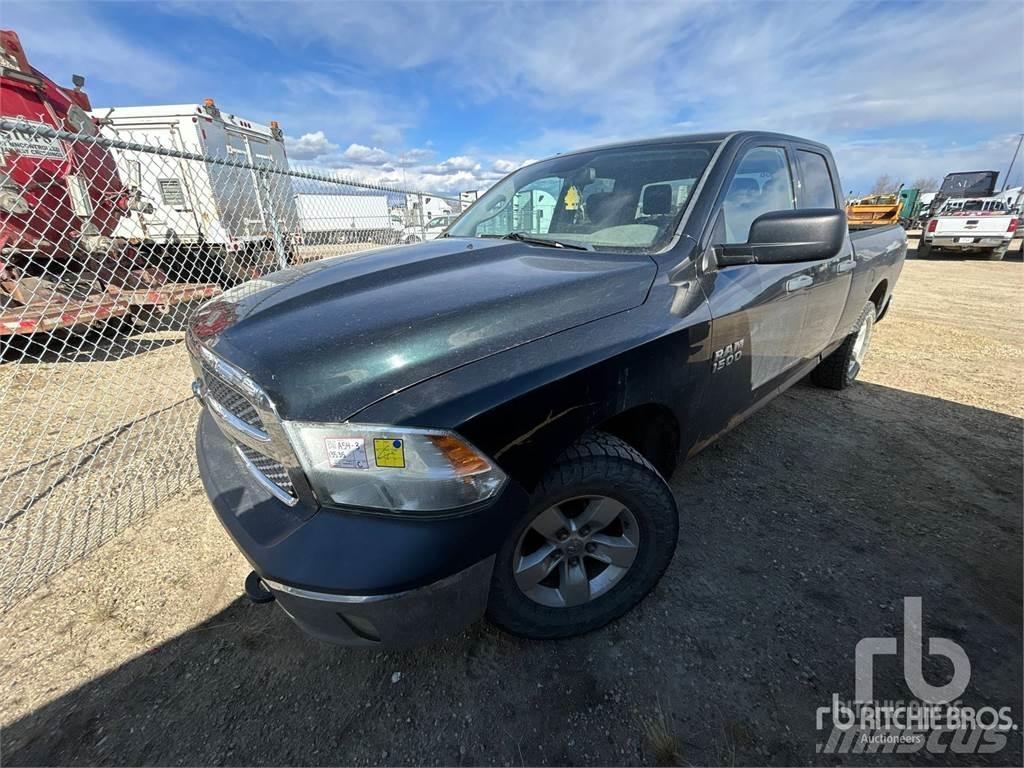 RAM 1500 Пікапи / Бічне розвантаження
