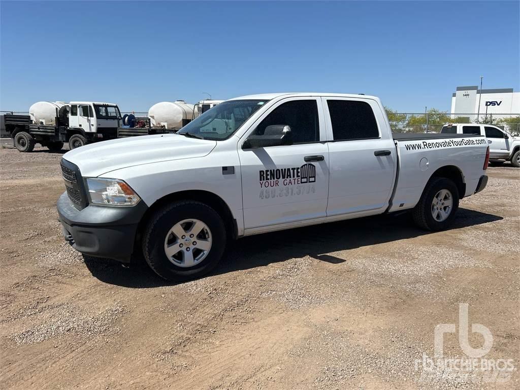 RAM 1500 Пікапи / Бічне розвантаження