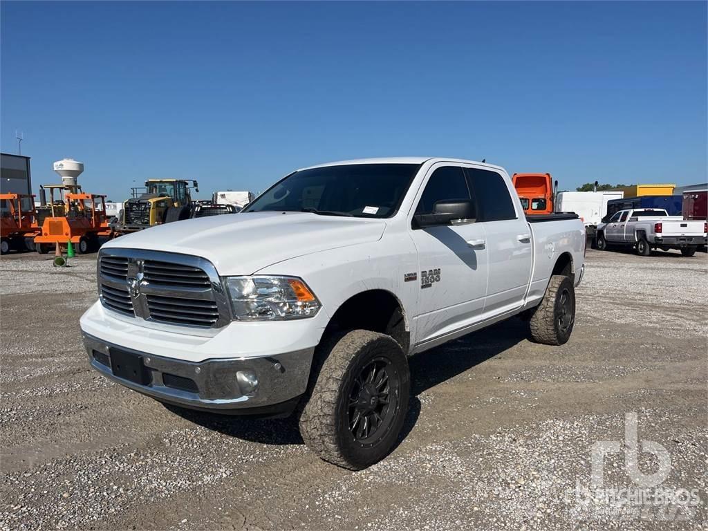 RAM 1500 Пікапи / Бічне розвантаження