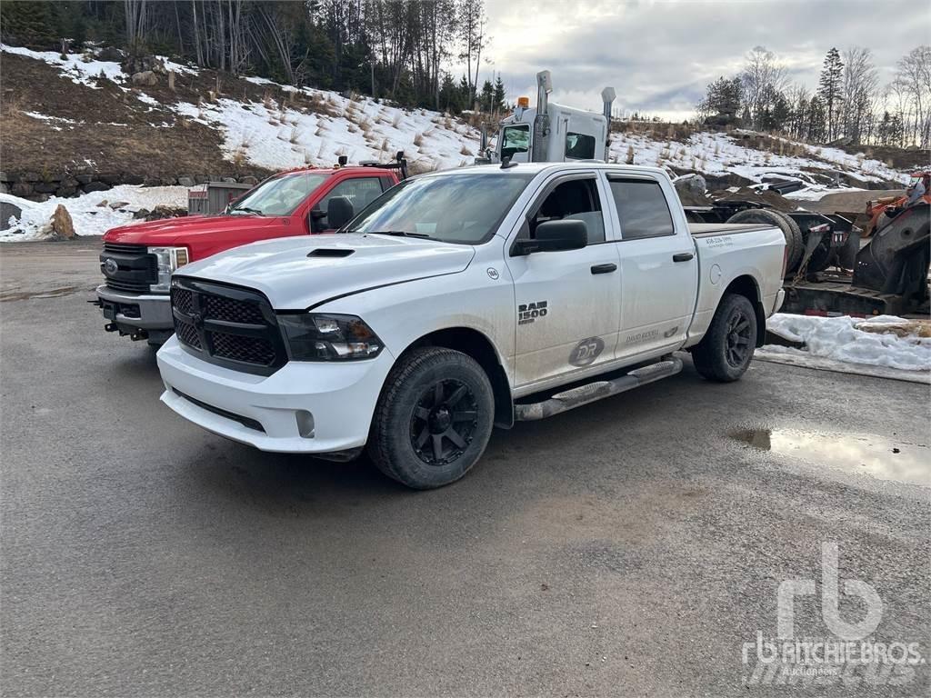 RAM 1500 Пікапи / Бічне розвантаження