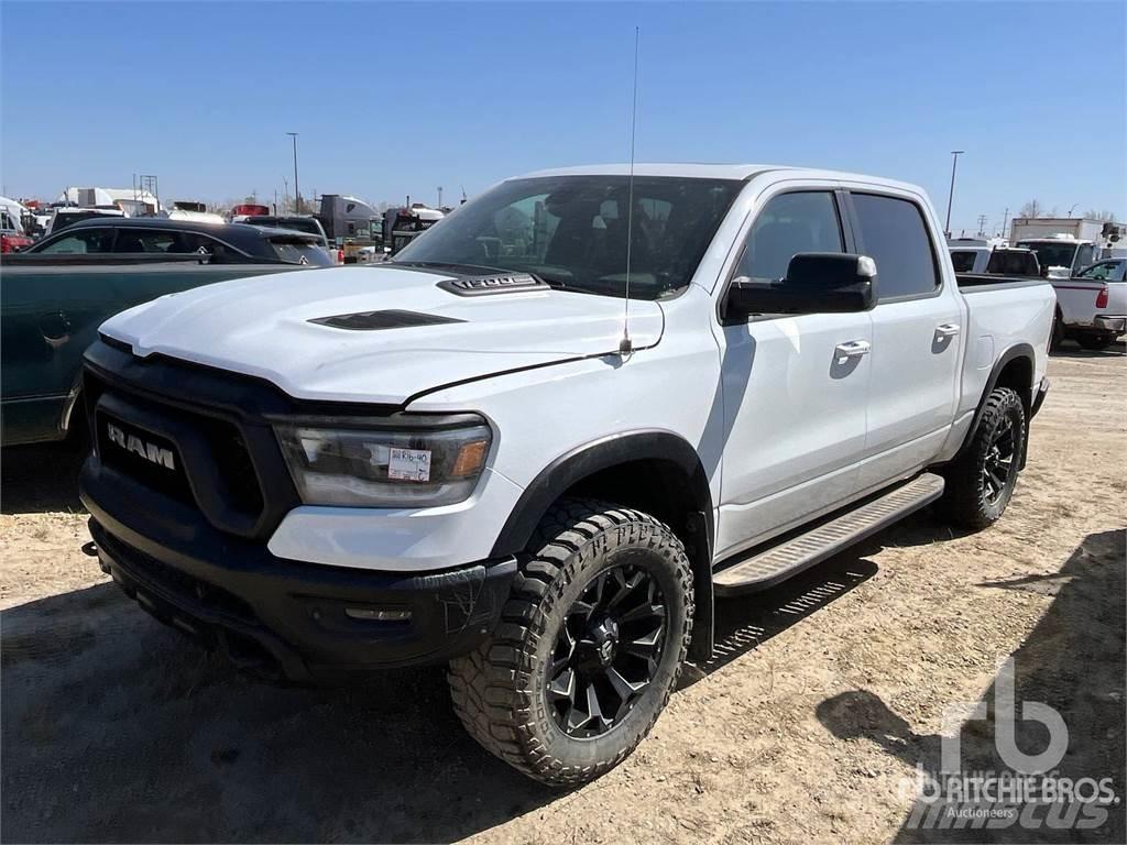 RAM 1500 Пікапи / Бічне розвантаження