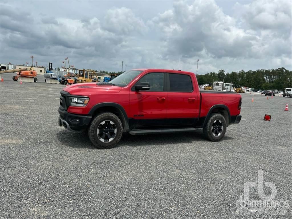 RAM 1500 Пікапи / Бічне розвантаження
