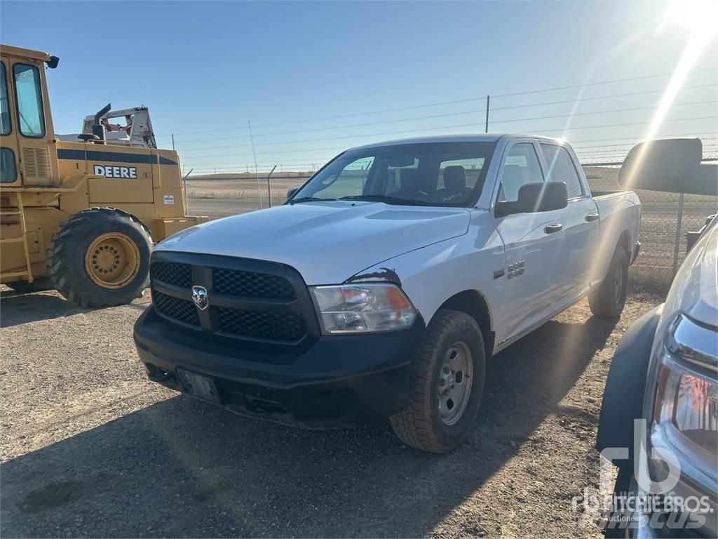 RAM 1500 Пікапи / Бічне розвантаження