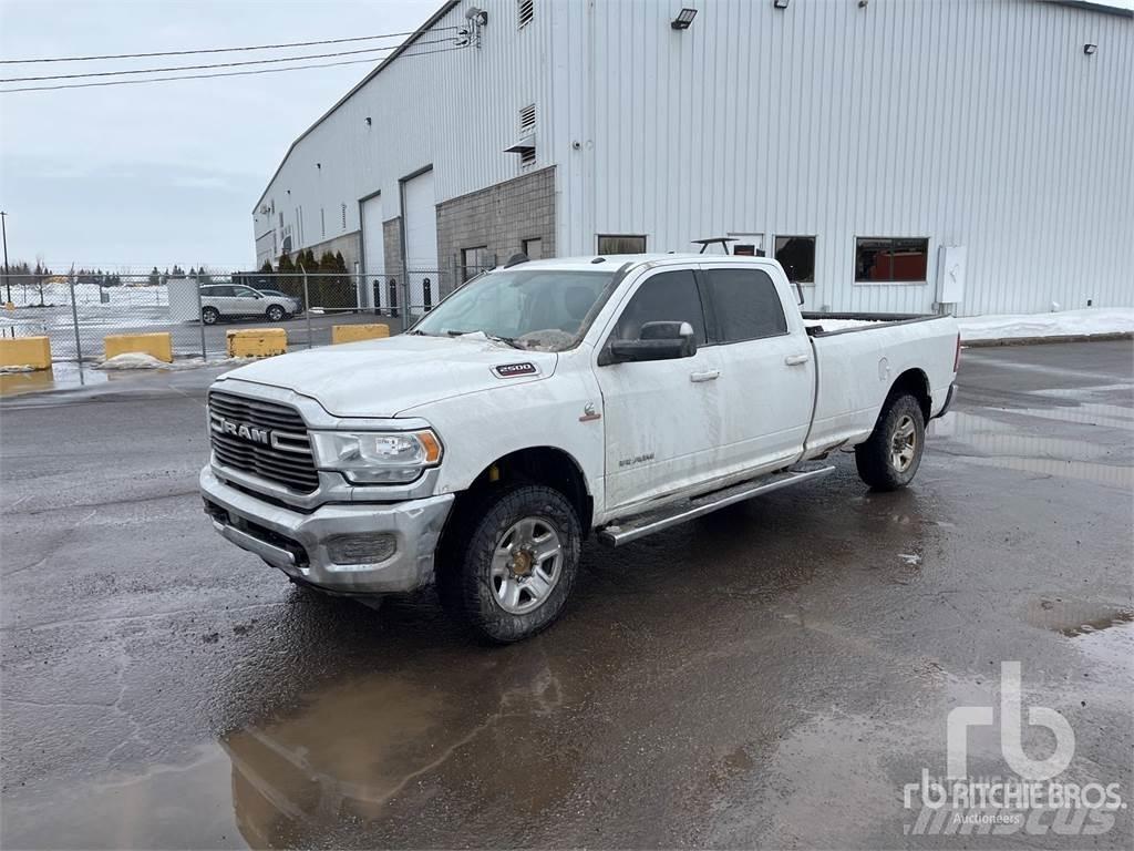 RAM 2500 Пікапи / Бічне розвантаження