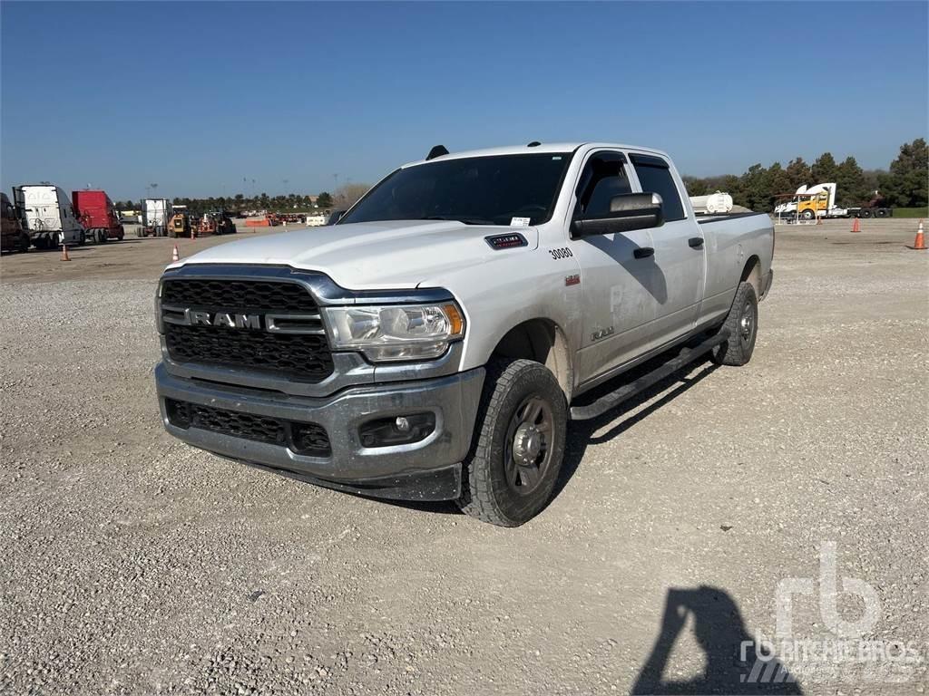 RAM 2500 Пікапи / Бічне розвантаження