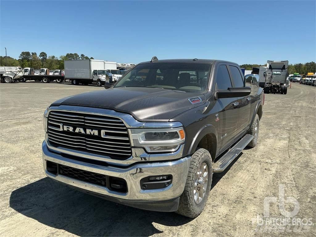 RAM 2500 Пікапи / Бічне розвантаження