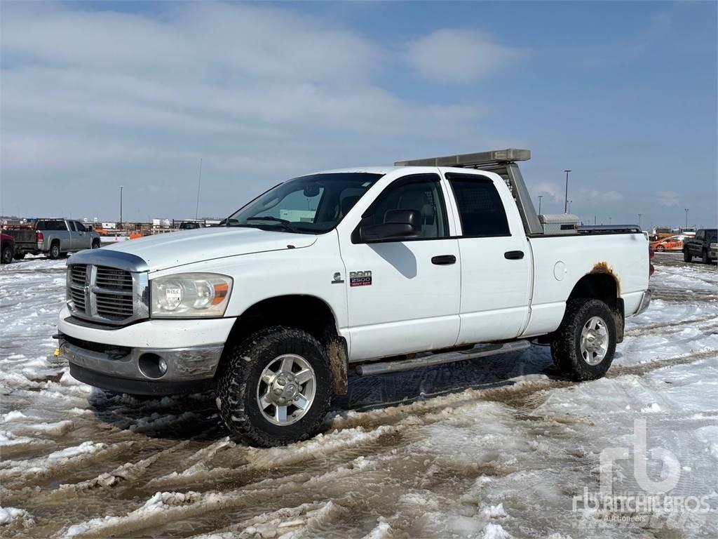 RAM 2500 Пікапи / Бічне розвантаження