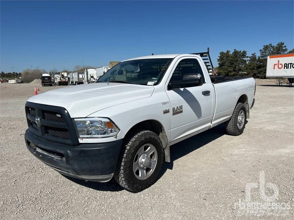 RAM 2500 Пікапи / Бічне розвантаження