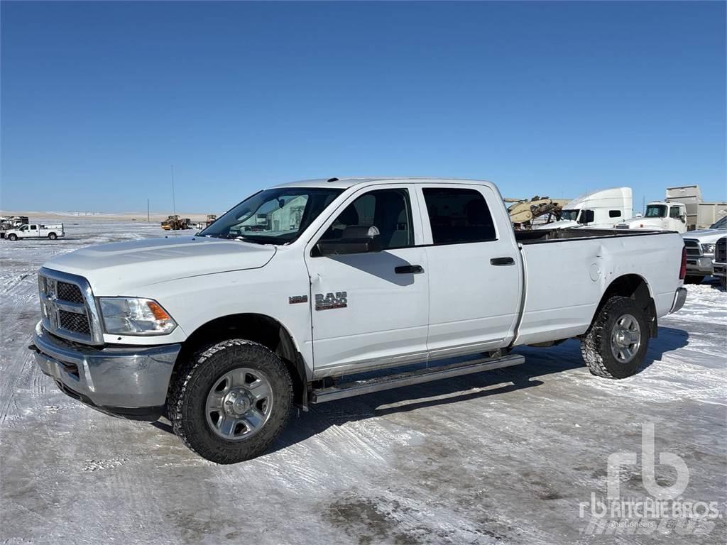RAM 2500 Пікапи / Бічне розвантаження