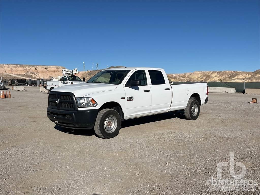 RAM 2500 Пікапи / Бічне розвантаження