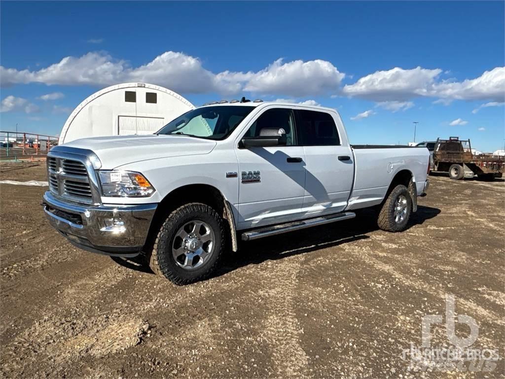 RAM 2500 Пікапи / Бічне розвантаження