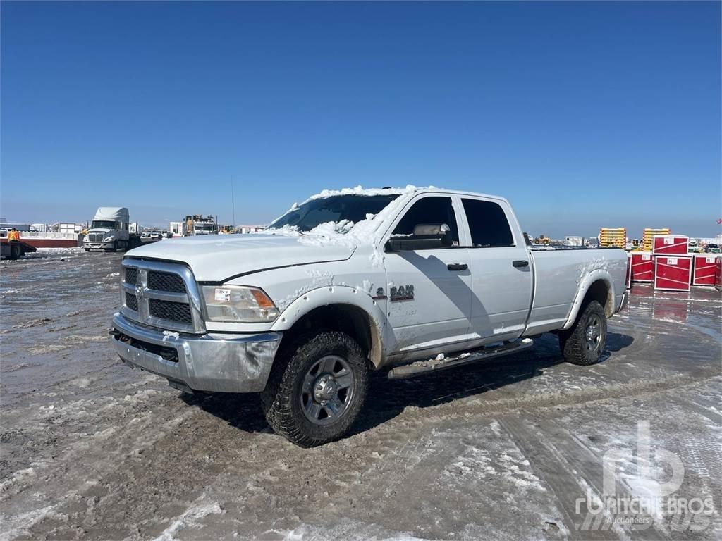 RAM 2500 Пікапи / Бічне розвантаження