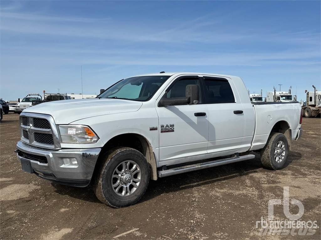RAM 2500 Пікапи / Бічне розвантаження