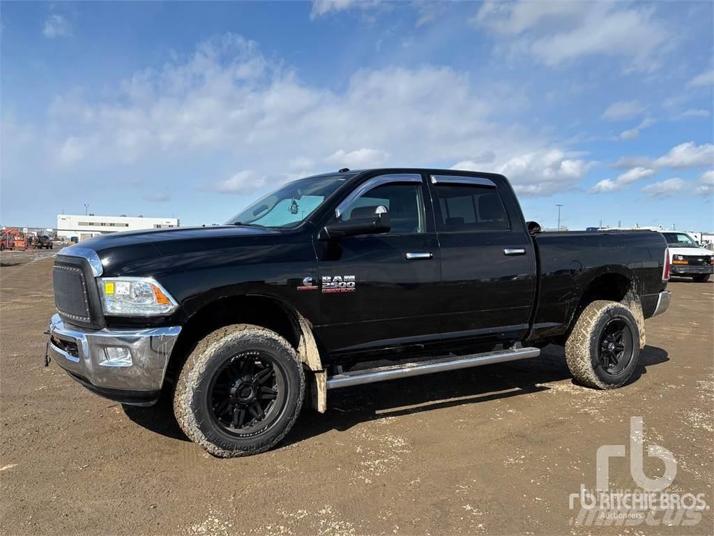 RAM 2500 Пікапи / Бічне розвантаження