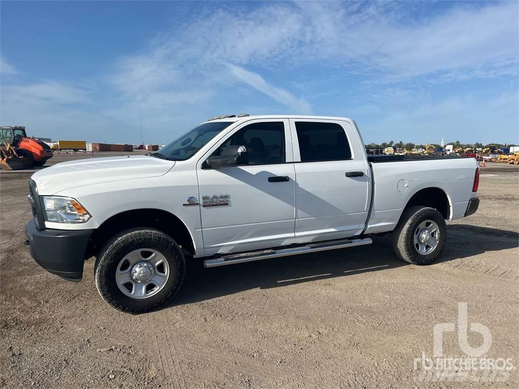 RAM 2500 Пікапи / Бічне розвантаження