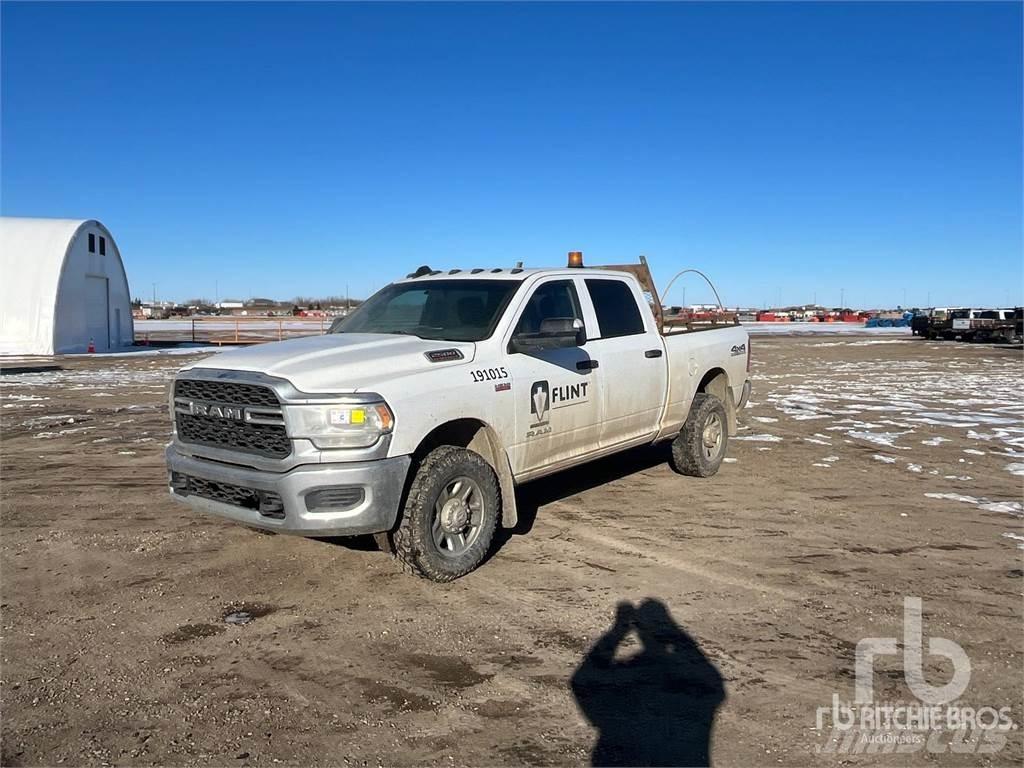 RAM 2500 Пікапи / Бічне розвантаження