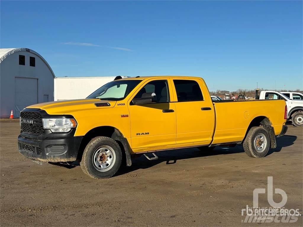 RAM 2500 Пікапи / Бічне розвантаження