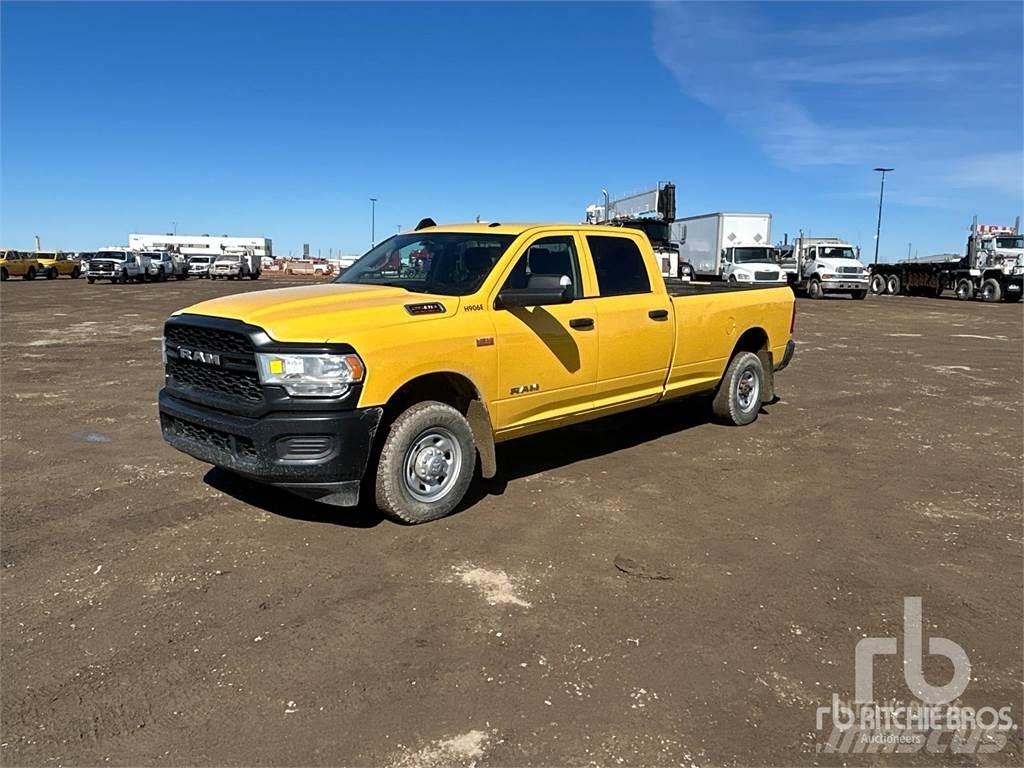 RAM 2500 Пікапи / Бічне розвантаження