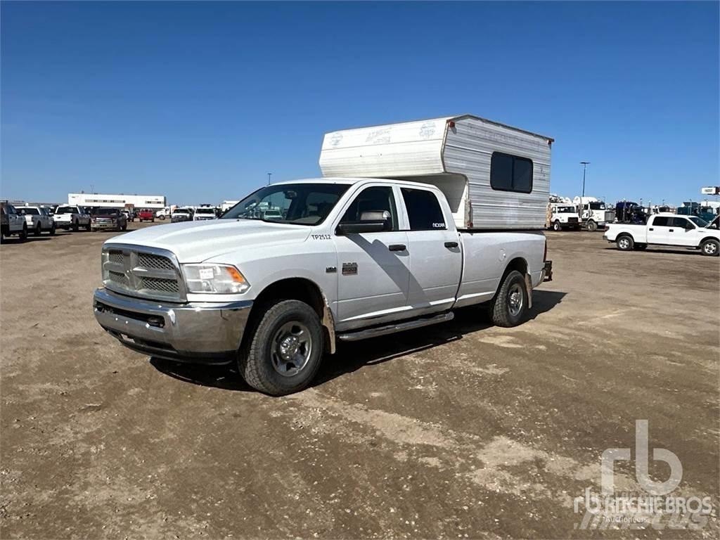 RAM 2500 Пікапи / Бічне розвантаження