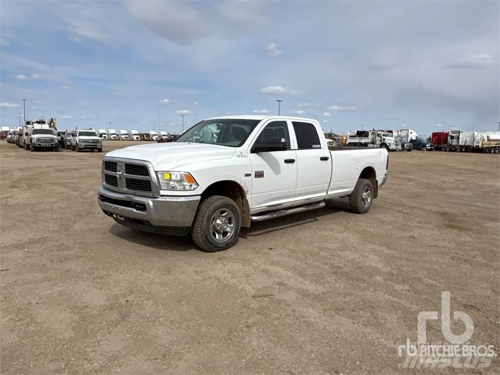RAM 2500 Пікапи / Бічне розвантаження
