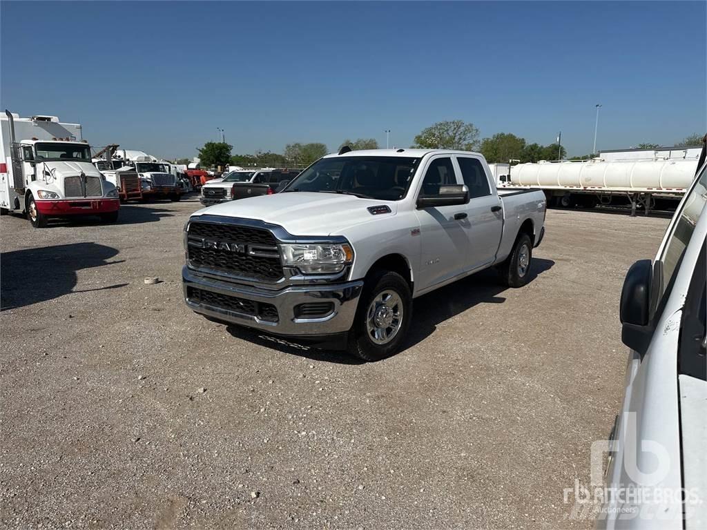 RAM 2500 Пікапи / Бічне розвантаження