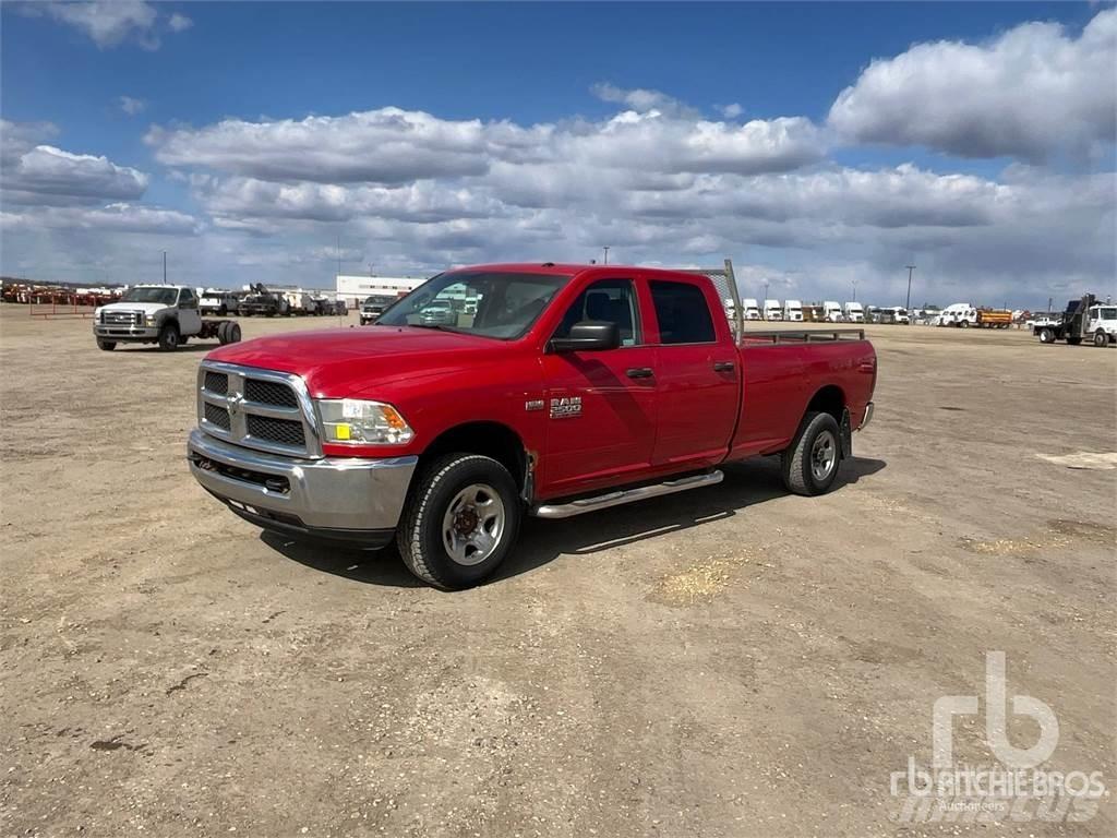 RAM 2500 Пікапи / Бічне розвантаження