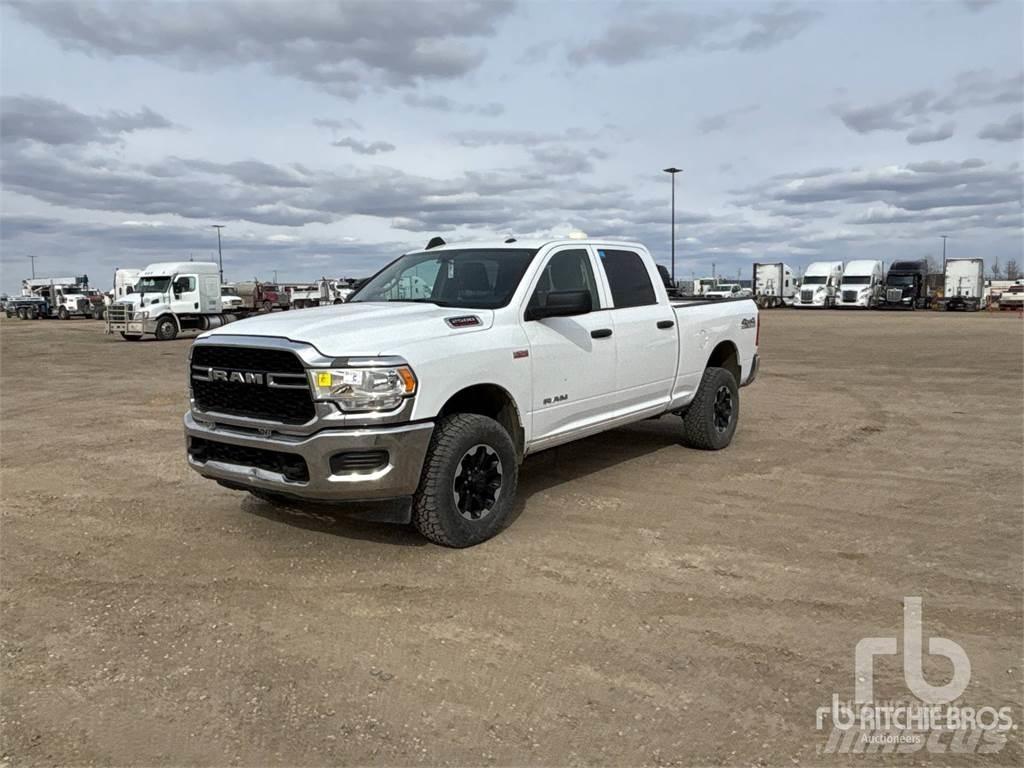 RAM 2500 Пікапи / Бічне розвантаження