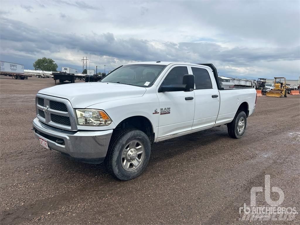 RAM 2500 Пікапи / Бічне розвантаження