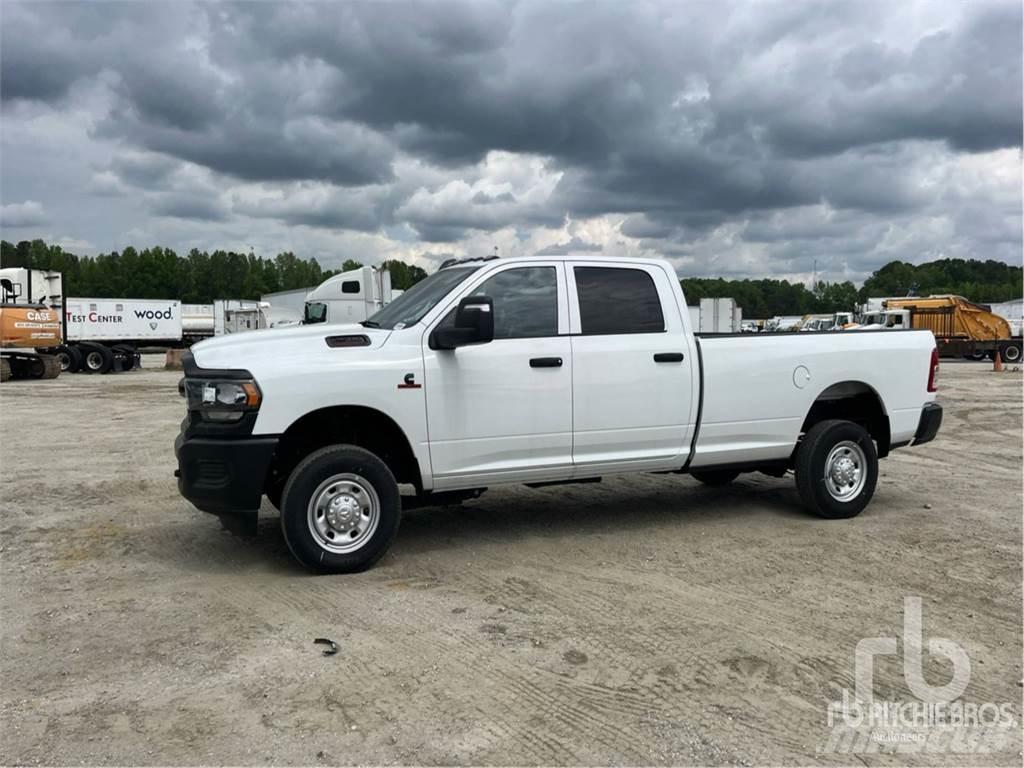 RAM 2500 Пікапи / Бічне розвантаження