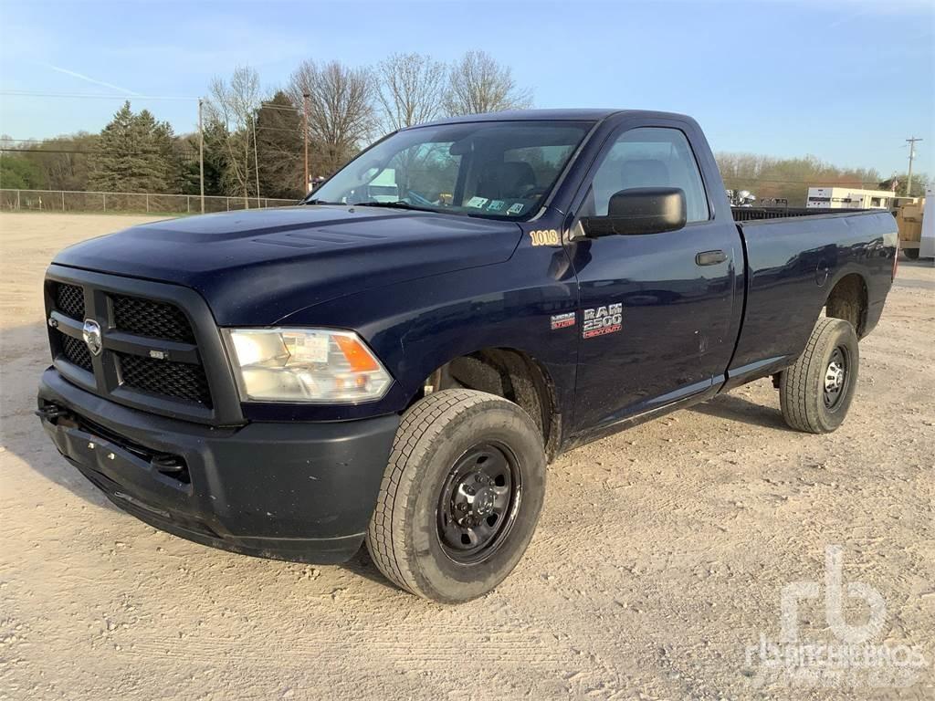 RAM 2500 Пікапи / Бічне розвантаження