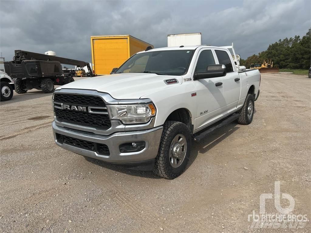 RAM 2500 Пікапи / Бічне розвантаження