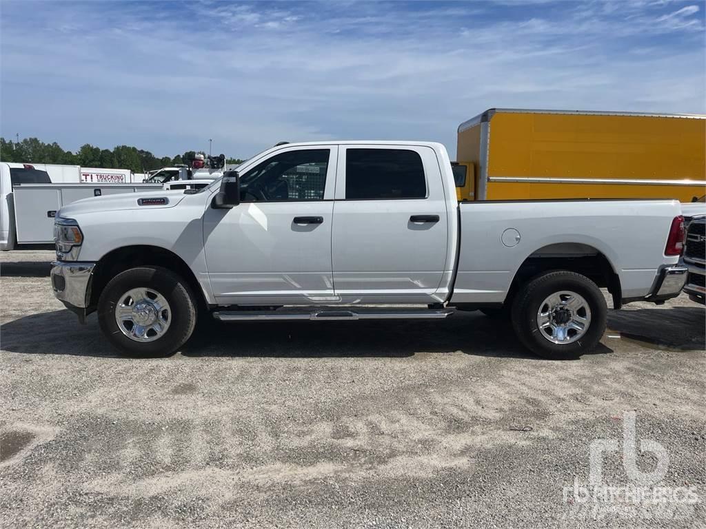 RAM 2500 Пікапи / Бічне розвантаження