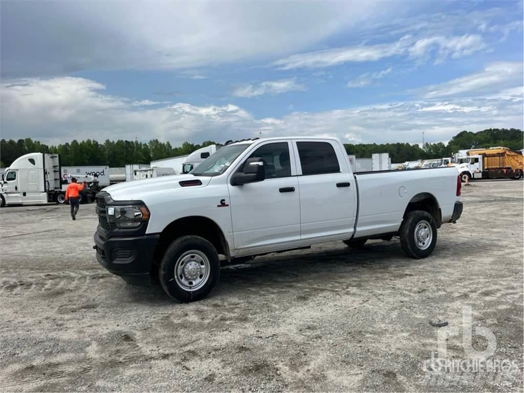 RAM 2500 Пікапи / Бічне розвантаження