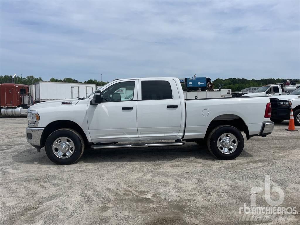 RAM 2500 Пікапи / Бічне розвантаження