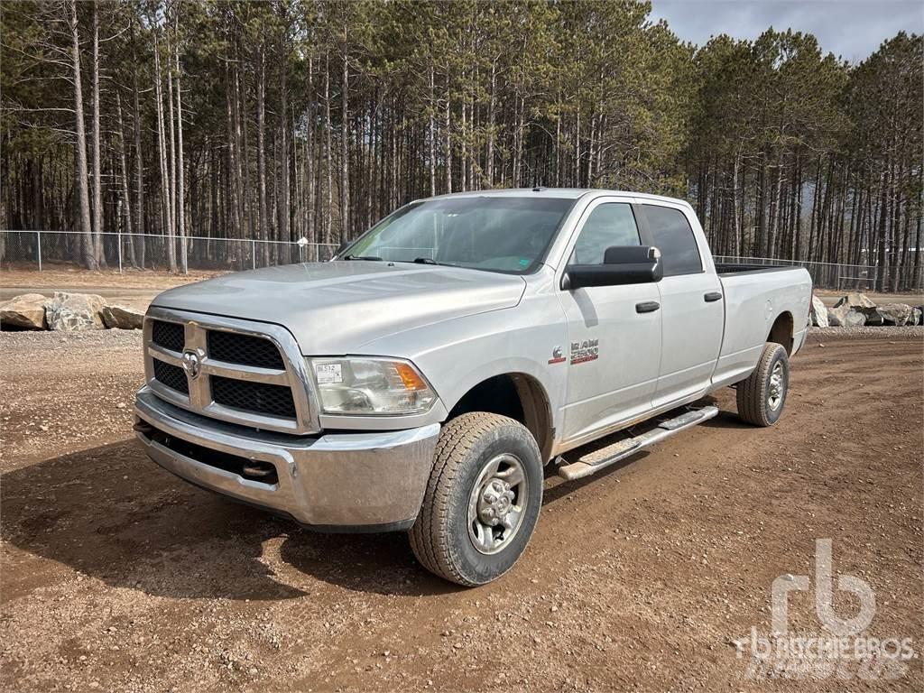RAM 2500 Пікапи / Бічне розвантаження