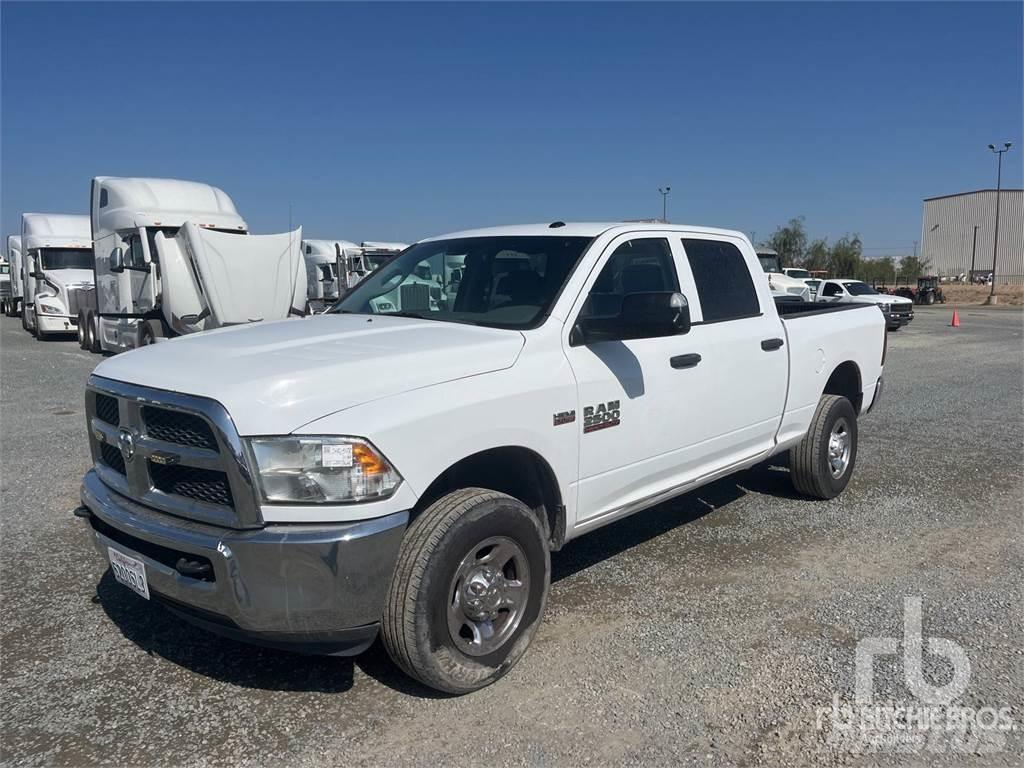 RAM 2500 Пікапи / Бічне розвантаження
