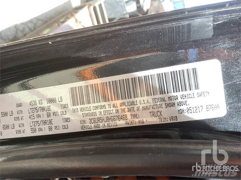 RAM 2500 Пікапи / Бічне розвантаження