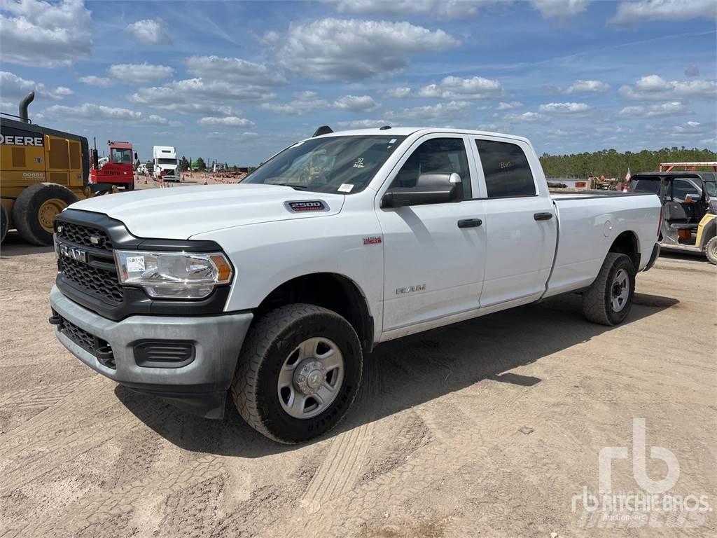 RAM 2500 Пікапи / Бічне розвантаження