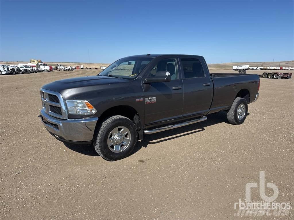 RAM 2500 Пікапи / Бічне розвантаження