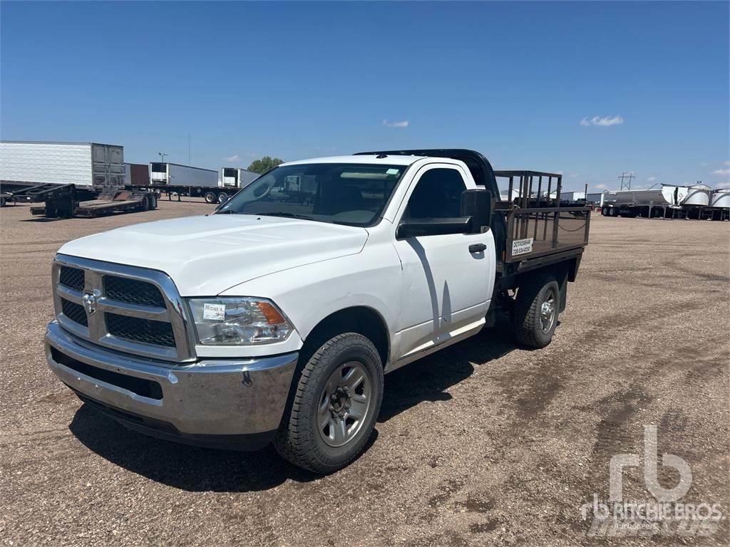 RAM 2500 Вантажівки-платформи/бокове розвантаження
