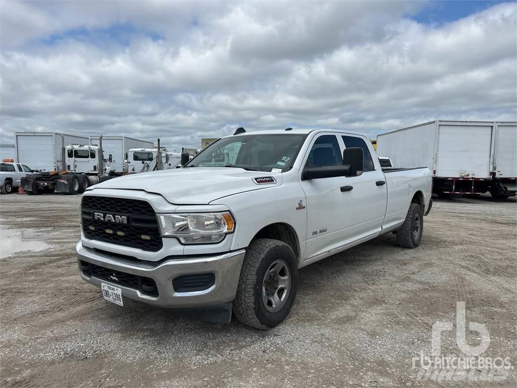RAM 2500 Пікапи / Бічне розвантаження