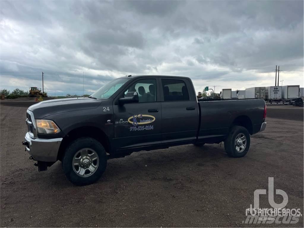 RAM 2500 Пікапи / Бічне розвантаження