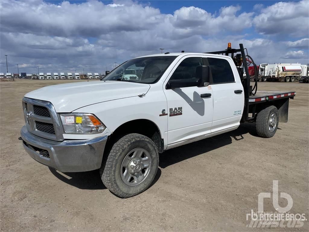 RAM 3500 Вантажівки-платформи/бокове розвантаження
