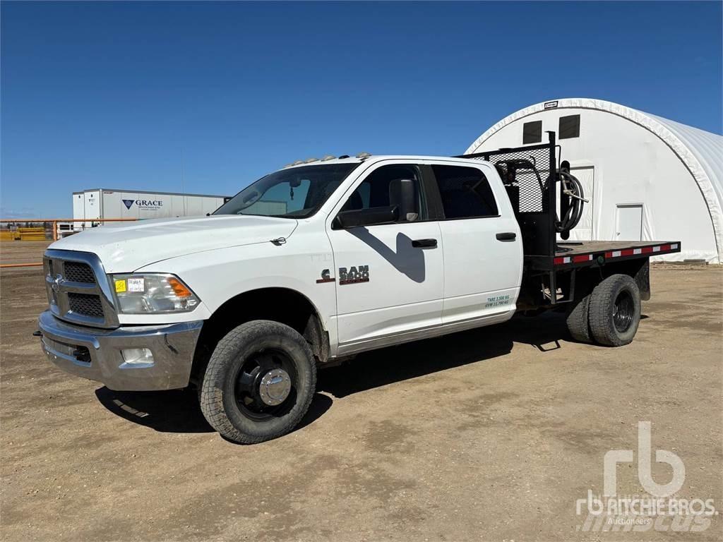 RAM 3500 Вантажівки-платформи/бокове розвантаження