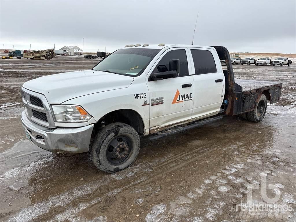 RAM 3500 Вантажівки-платформи/бокове розвантаження