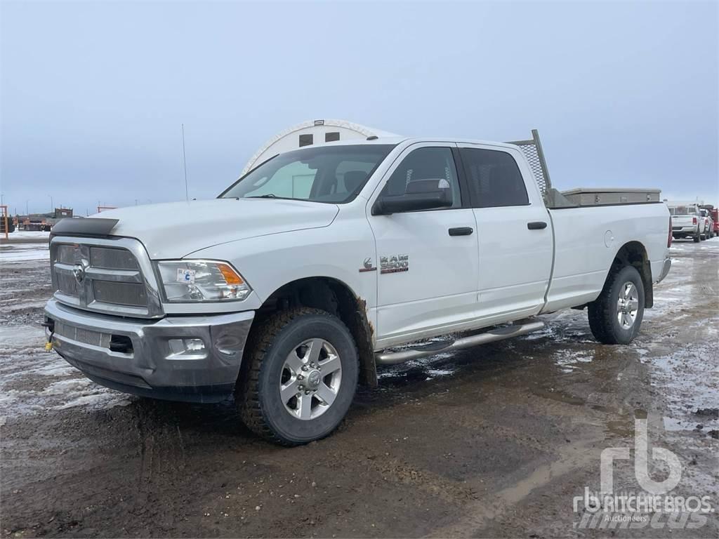 RAM 3500 Пікапи / Бічне розвантаження