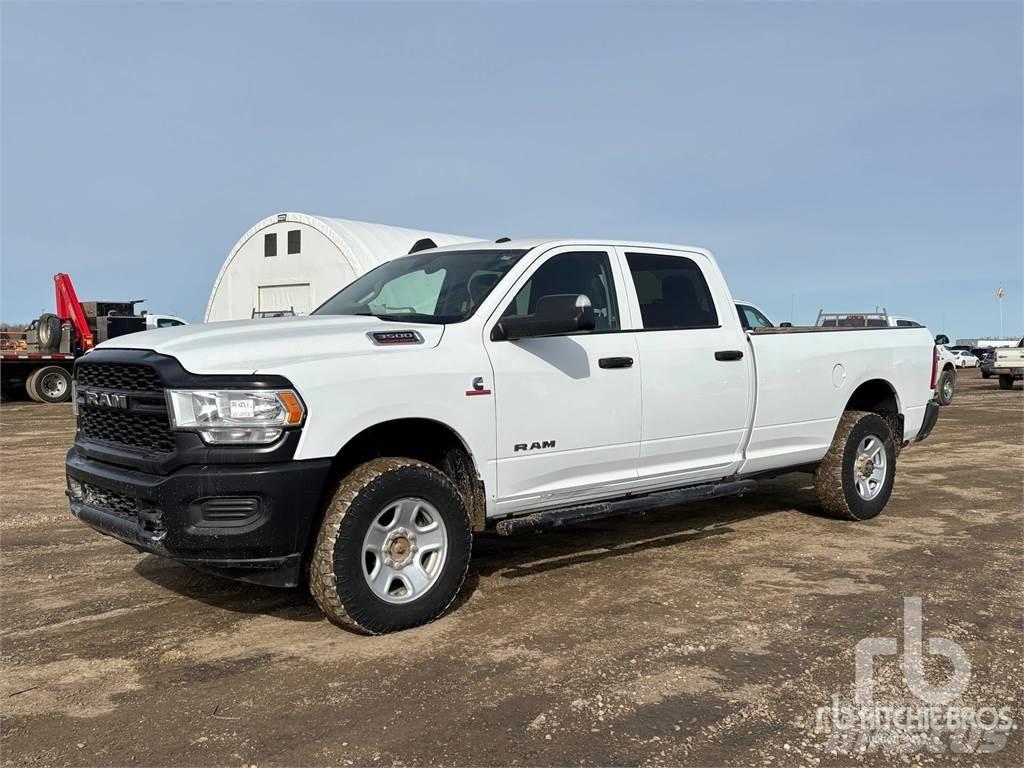 RAM 3500 Пікапи / Бічне розвантаження